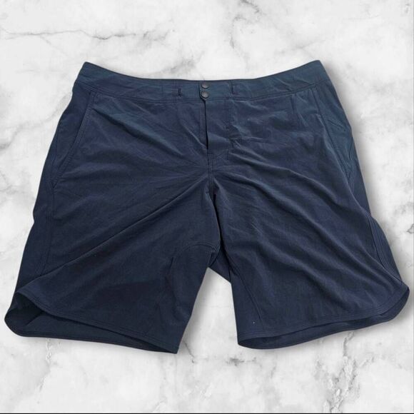 Lululemon Mens Preformance Hybrid Size 38 Blue Shorts - Picture 1 of 5